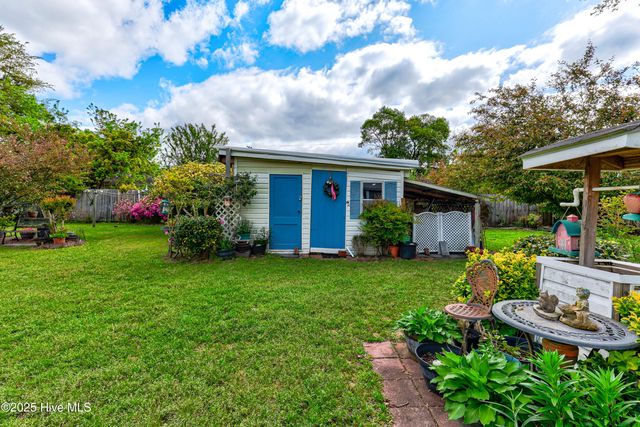 307 W Westbrook Street, Wallace, NC 28466