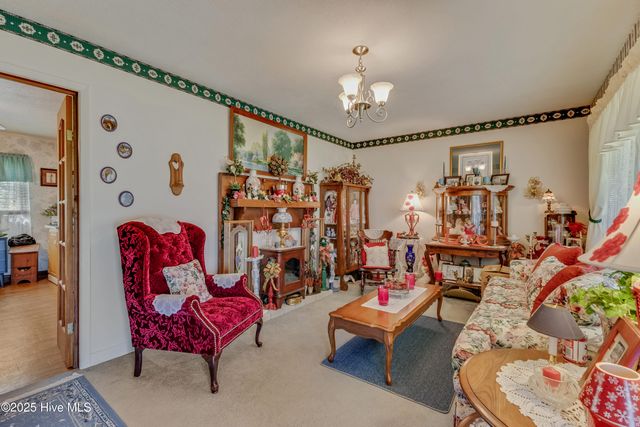 307 W Westbrook Street, Wallace, NC 28466