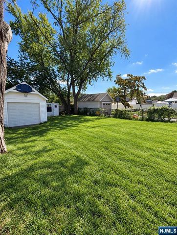693 Chestnut Avenue, Teaneck, NJ 07666