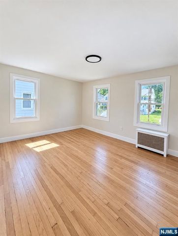 693 Chestnut Avenue, Teaneck, NJ 07666