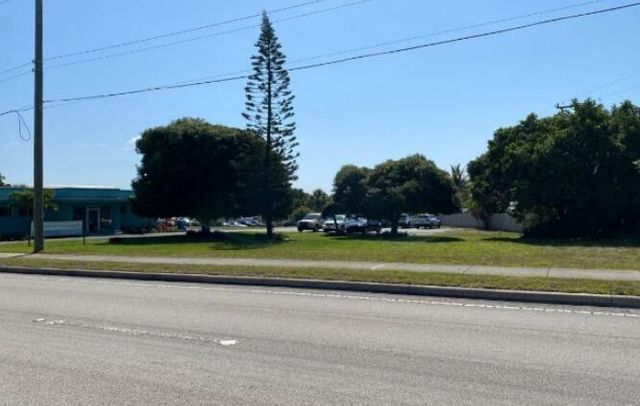 2860 S Seacrest Boulevard, Boynton Beach, FL 33435