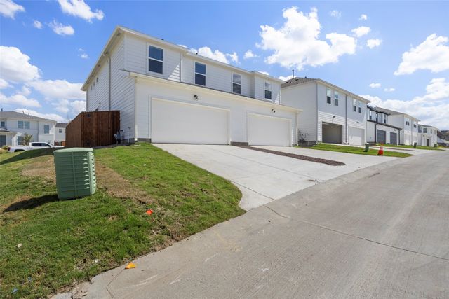 3453 Lake District Lane, Fort Worth, TX 76135