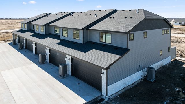 594 NE Hart Lane, Ankeny, IA 50021