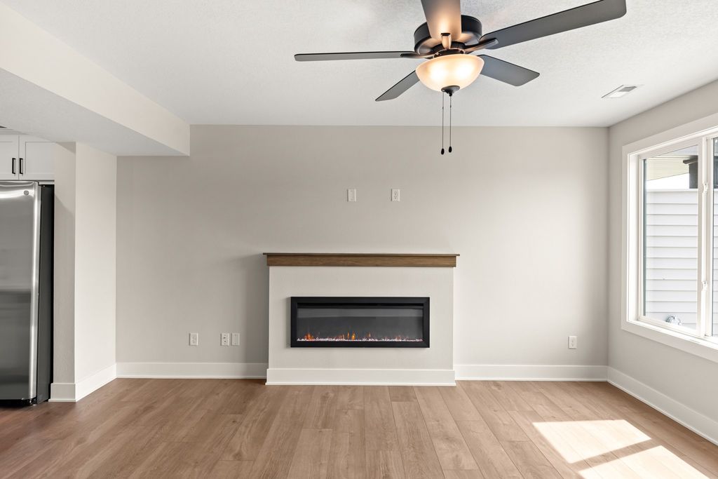 594 NE Hart Lane, Ankeny, IA 50021