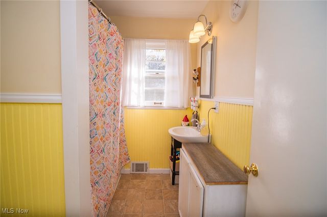 69565 Crescent Road, St Clairsville, OH 43950