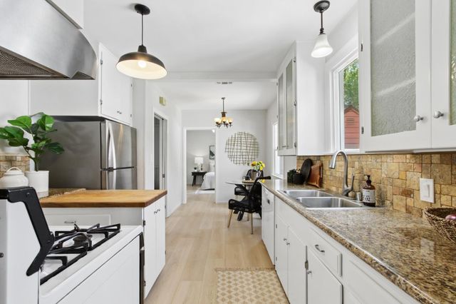 2728 Harkness St, Sacramento, CA 95818