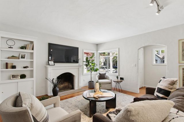 2728 Harkness St, Sacramento, CA 95818