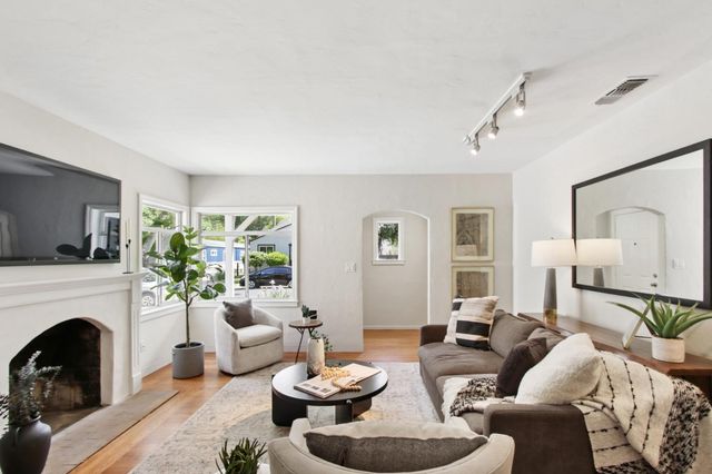 2728 Harkness St, Sacramento, CA 95818