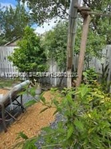 4925 W Lakes Dr, Deerfield Beach, FL 33442