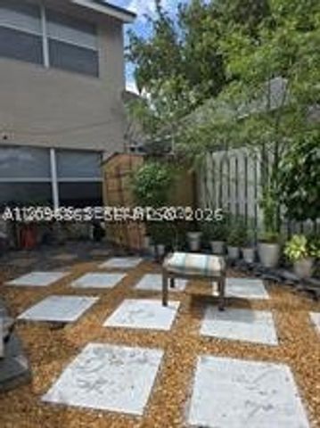 4925 W Lakes Dr, Deerfield Beach, FL 33442