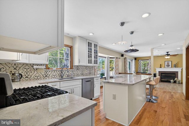 15 ANNIE LN, Robbinsville, NJ 08691