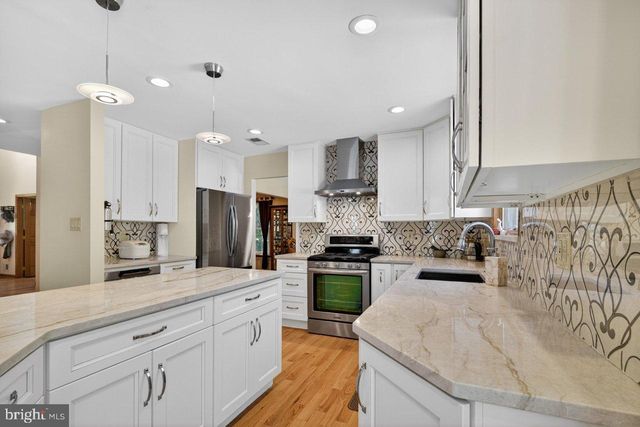 15 ANNIE LN, Robbinsville, NJ 08691