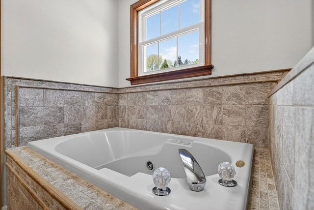 15 ANNIE LN, Robbinsville, NJ 08691