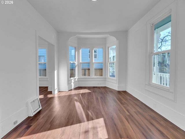 1527 Se CLINTON St, Portland, OR 97202