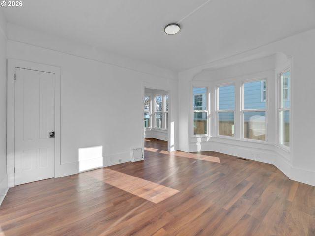 1527 Se CLINTON St, Portland, OR 97202