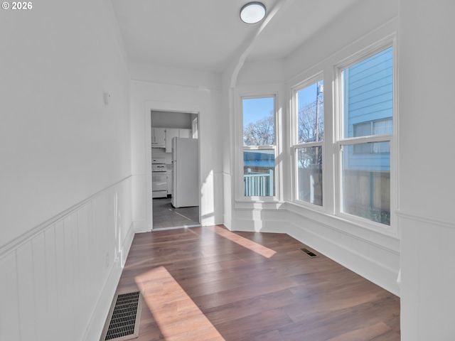 1527 Se CLINTON St, Portland, OR 97202