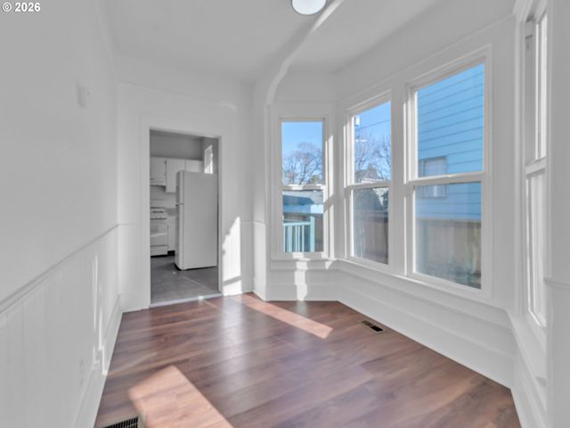 1527 Se CLINTON St, Portland, OR 97202