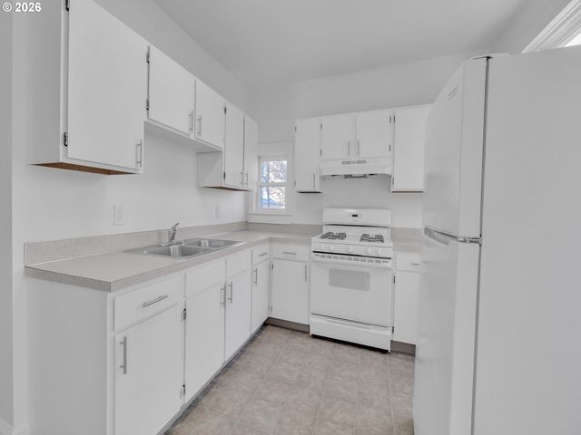 1527 Se CLINTON St, Portland, OR 97202