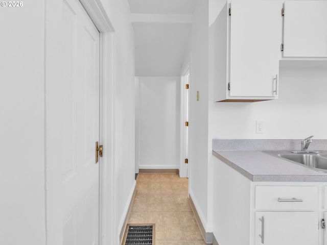 1527 Se CLINTON St, Portland, OR 97202