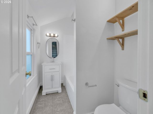 1527 Se CLINTON St, Portland, OR 97202