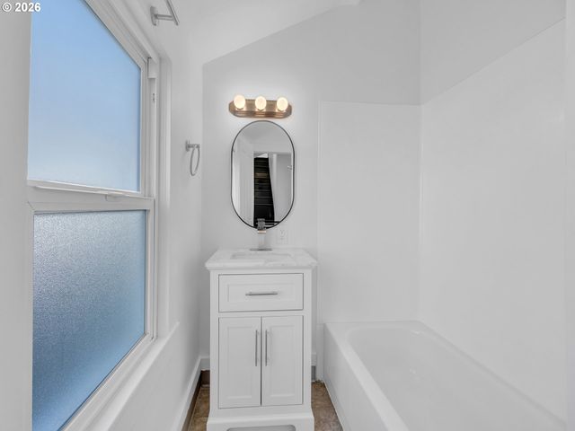 1527 Se CLINTON St, Portland, OR 97202