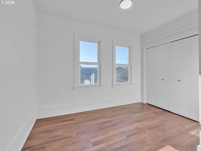 1527 Se CLINTON St, Portland, OR 97202