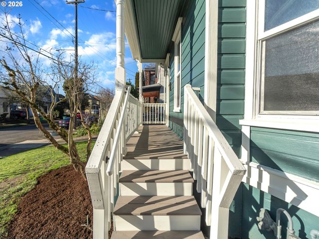 1527 Se CLINTON St, Portland, OR 97202