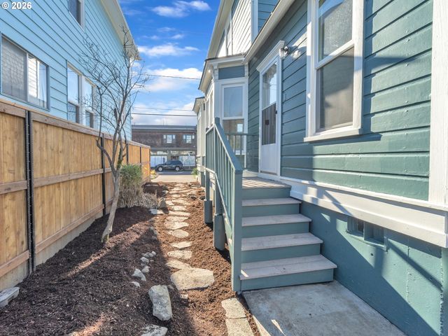 1527 Se CLINTON St, Portland, OR 97202