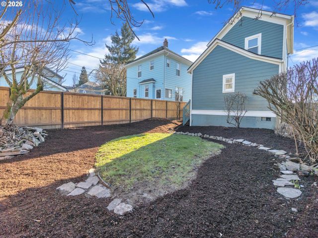 1527 Se CLINTON St, Portland, OR 97202