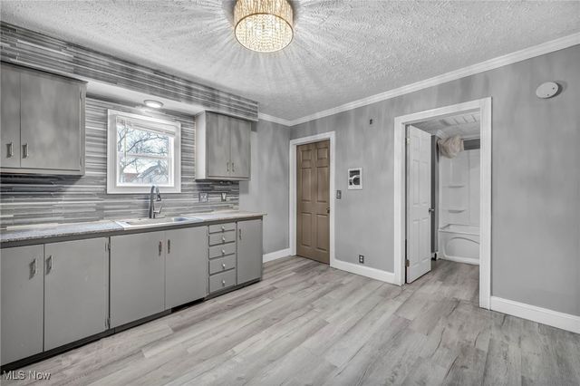 1140 W 5th Street, Lorain, OH 44052