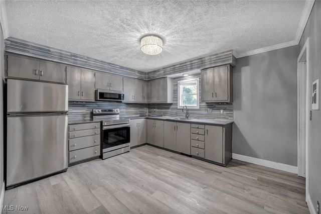 1140 W 5th Street, Lorain, OH 44052