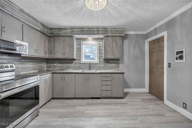 1140 W 5th Street, Lorain, OH 44052