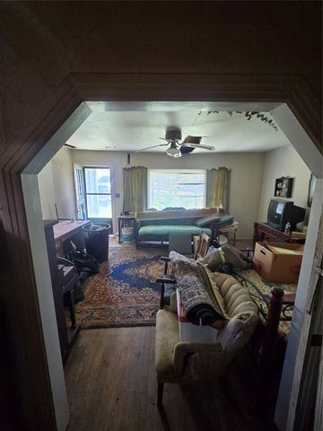 806 S Brazos Street, Weatherford, TX 76086