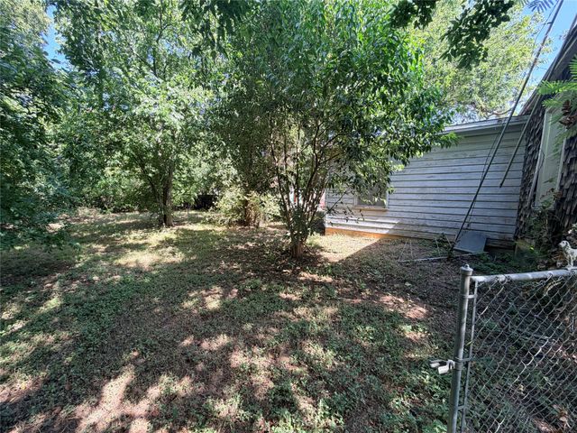 806 S Brazos Street, Weatherford, TX 76086