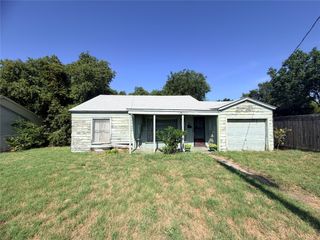 806 S Brazos Street, Weatherford, TX 76086