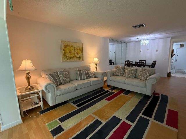 13746 Via Flora E, Delray Beach, FL 33484