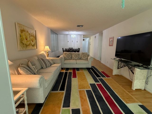 13746 Via Flora E, Delray Beach, FL 33484