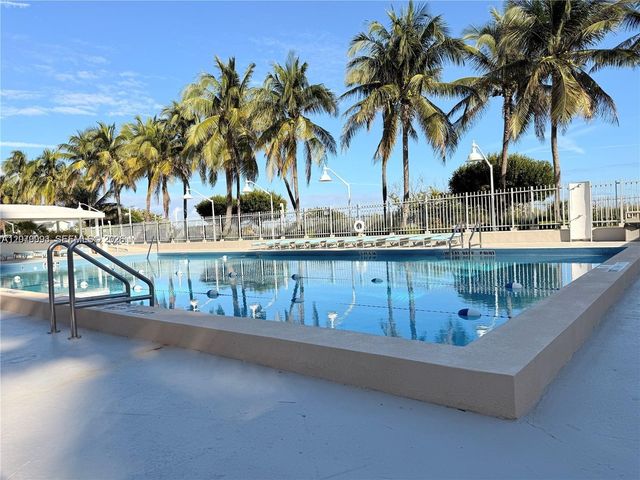 2899 Collins Avenue 544, Miami Beach, FL 33140