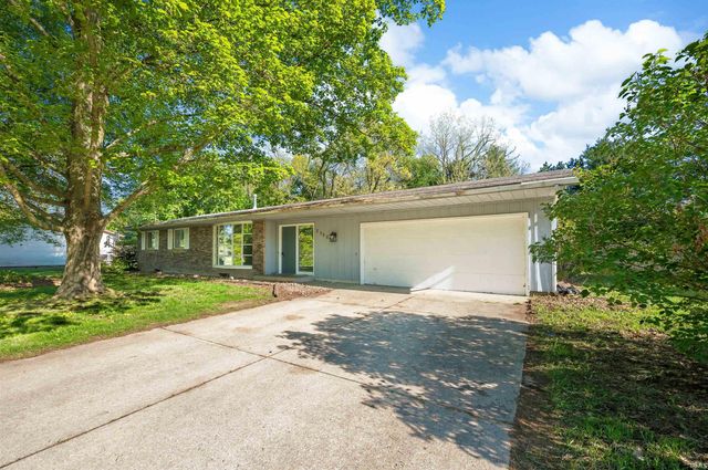 22907 Elm Drive, Elkhart, IN 46516