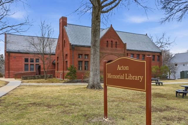 44 Wood Lane, Acton, MA 01720