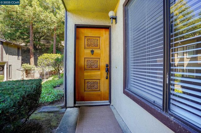 982 Juniper Ct, Crockett, CA 94525