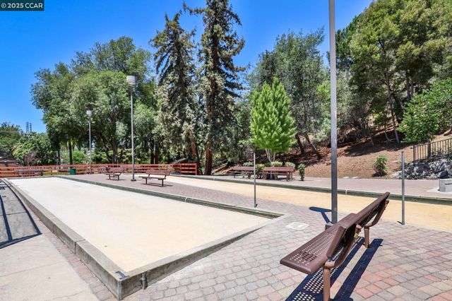 982 Juniper Ct, Crockett, CA 94525