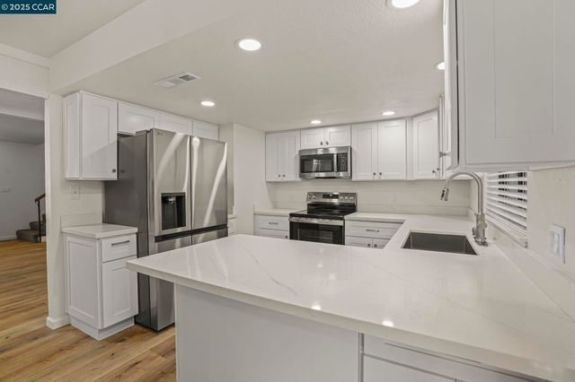 982 Juniper Ct, Crockett, CA 94525