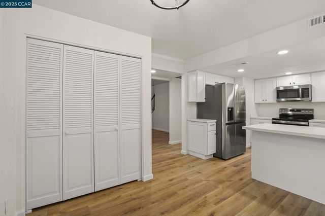 982 Juniper Ct, Crockett, CA 94525