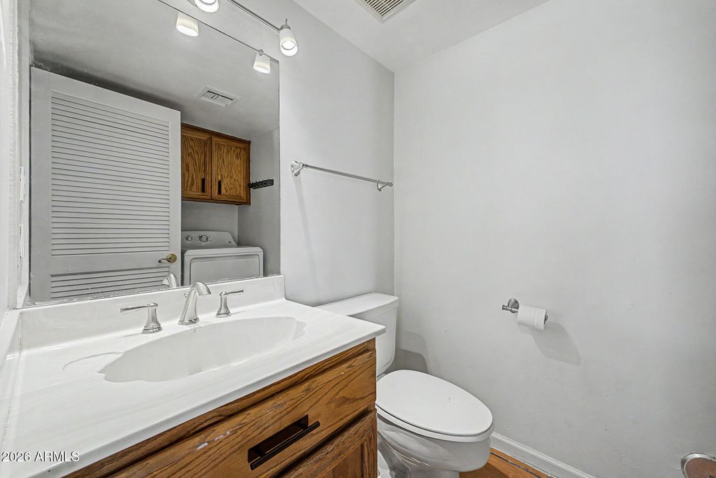 Image 15 of property listing at 6508 N 10TH Place, Phoenix, AZ 85014