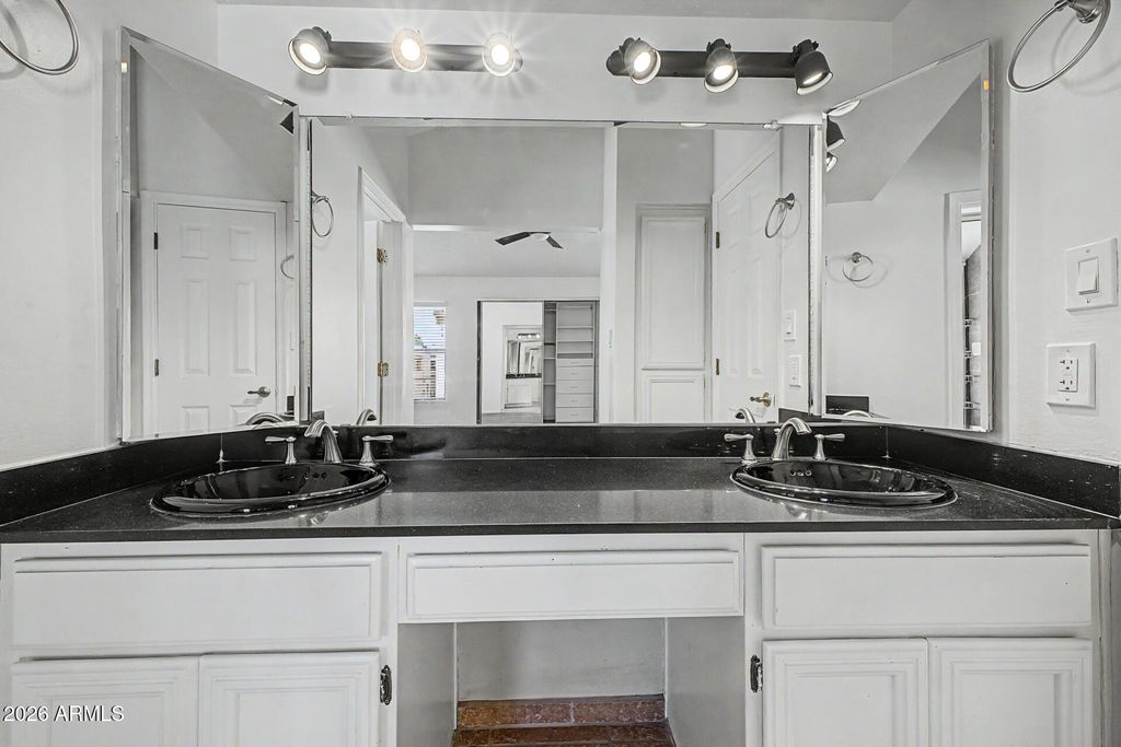Image 20 of property listing at 6508 N 10TH Place, Phoenix, AZ 85014