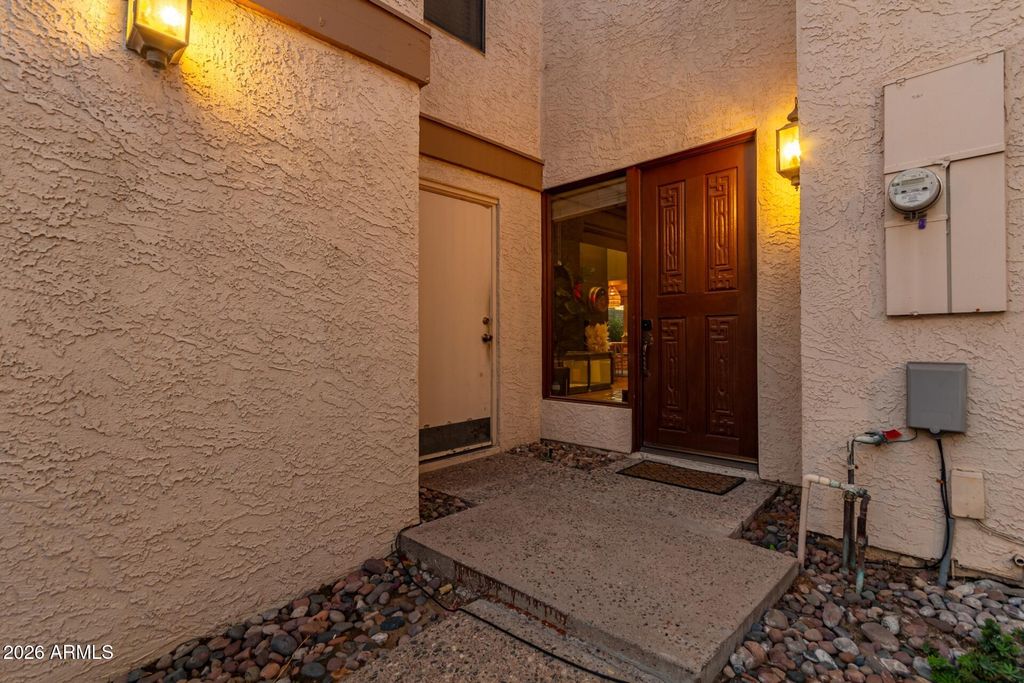 Image 5 of property listing at 6508 N 10TH Place, Phoenix, AZ 85014