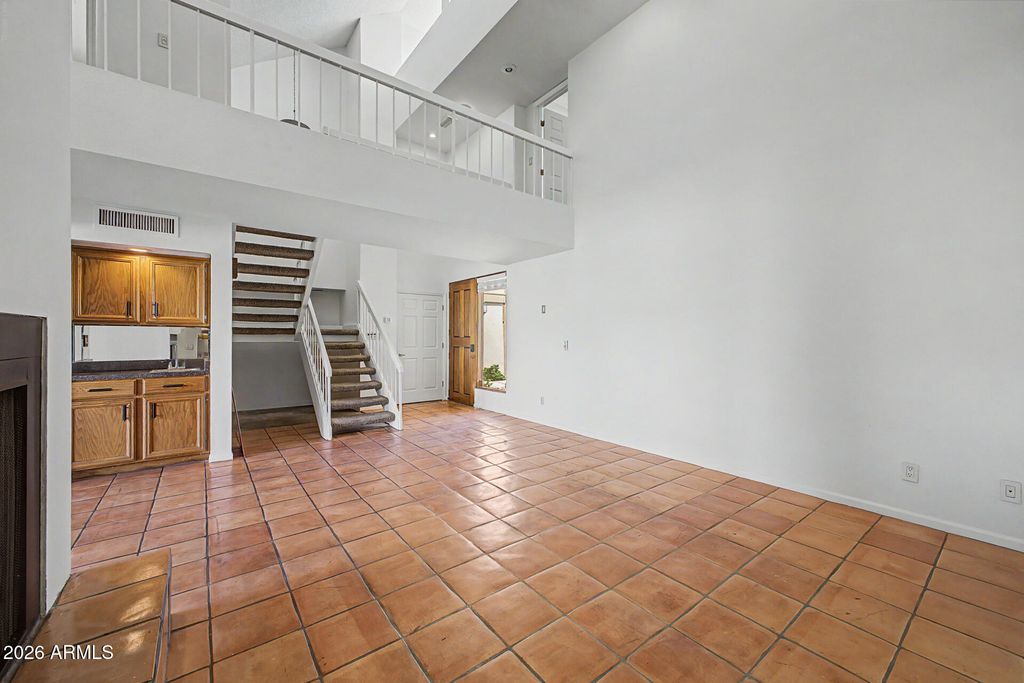 Image 7 of property listing at 6508 N 10TH Place, Phoenix, AZ 85014