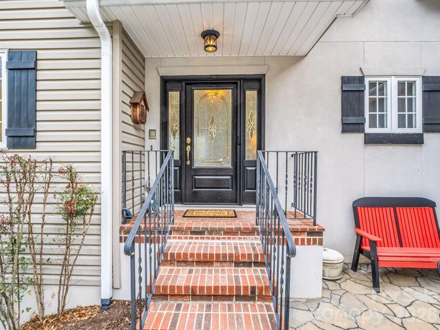 29 Spring Heights Court, Hendersonville, NC 28791