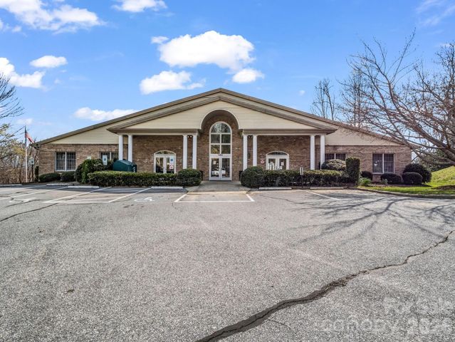 29 Spring Heights Court, Hendersonville, NC 28791